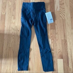 NWT lululemon final lap crop